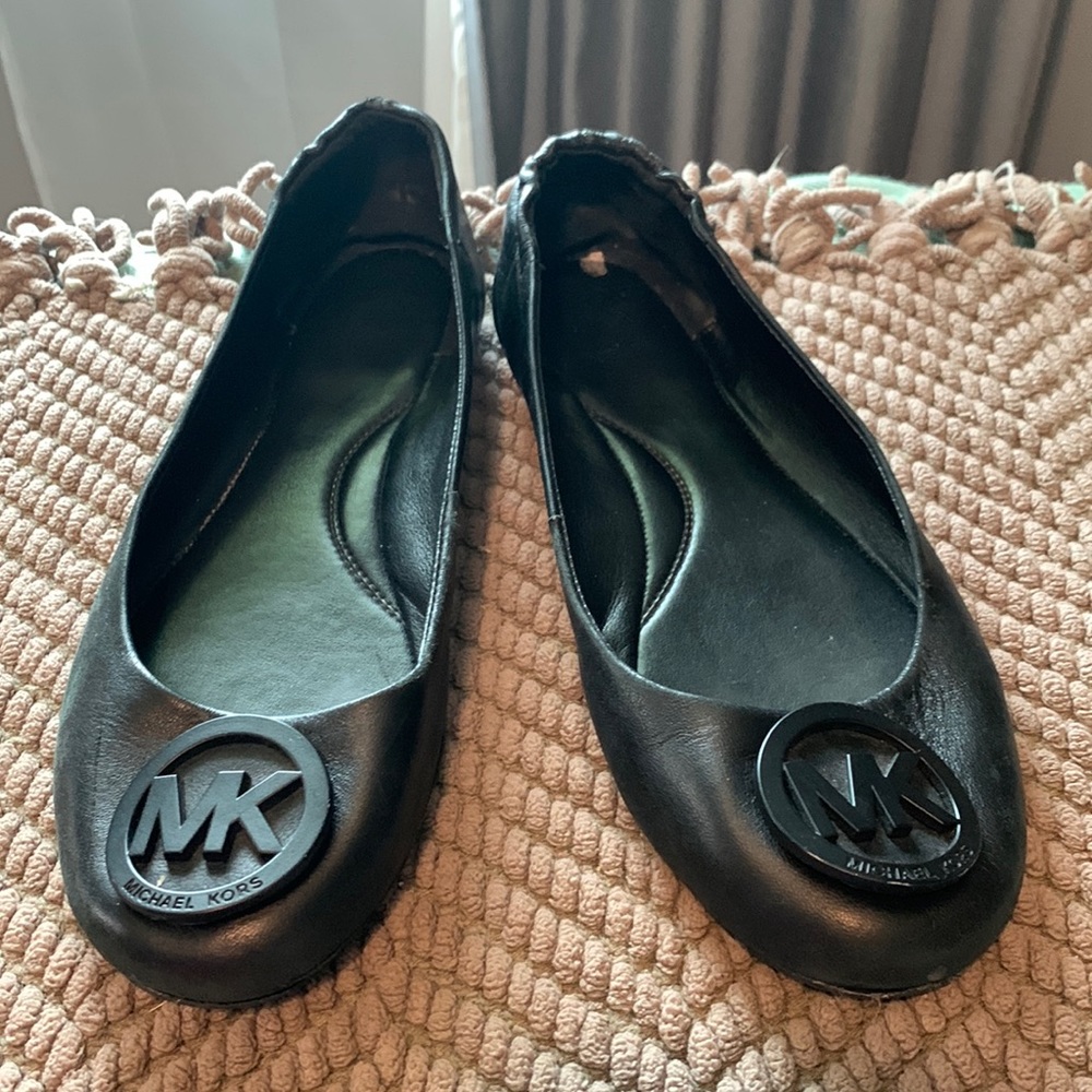 Michael Kors size 9 flats